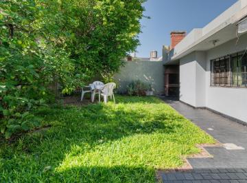 Casa · 153m² · 4 Ambientes · 3 Cocheras · Casa Apto Credito. Jardin - Parrilla - 3 Cocheras.