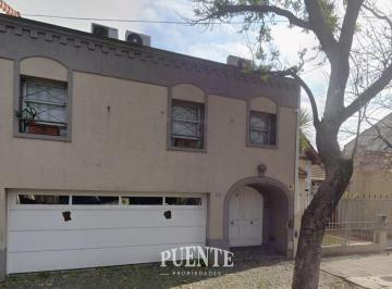 Casa · 372m² · 6 Ambientes · 3 Cocheras · Casa en Banfield Oeste