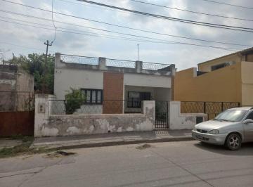 Casa · 418m² · 6 Ambientes · 1 Cochera · Casa en Venta - Zona Sur
