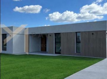 Casa · 188m² · 5 Ambientes · 2 Cocheras · Casa Chalet en Venta en Loma Verde, Escobar, G. B. a. Zona Norte