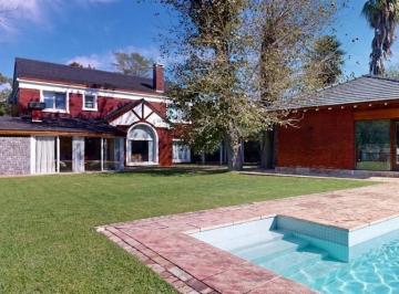 Casa · 400m² · 5 Ambientes · 3 Cocheras · Casa en Abril Club de Campo