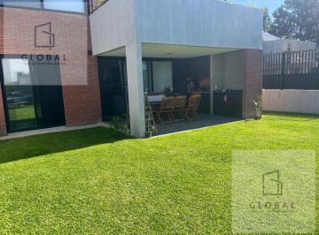 Casa · 79m² · 3 Ambientes · 2 Cocheras · Casa en Alquiler 3 Ambientes con Jardín Santa Ana Joven