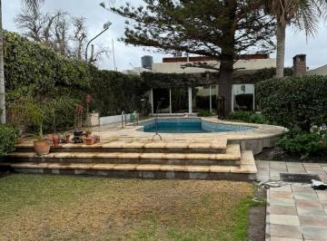 Casa · 238m² · 7 Ambientes · 1 Cochera · Casa en Capital