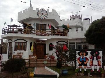 Casa · 400m² · 10 Ambientes · 3 Cocheras · Casa Chalet en Venta en Villa Parque Siquiman, Punilla, Córdoba