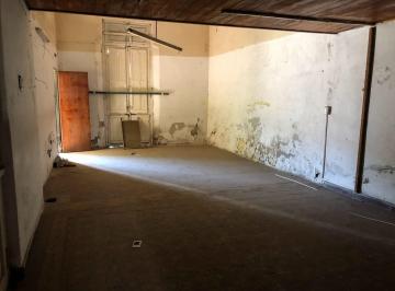 Casa · 180m² · 9 Ambientes · 1 Cochera · Casa a Refaccionar o Demoler en Venta