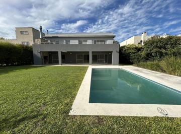 Casa · 246m² · 7 Ambientes · 2 Cocheras · La Lomada, Pilar, 4 Dorm. Pileta
