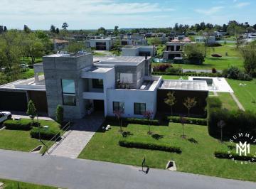 Casa · 695m² · 6 Ambientes · Casa en Venta 6 Amb Greenville Polo & Resort