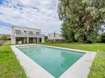 Casa · 180m² · 5 Ambientes · Casa en San Matias