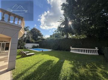 Casa · 690m² · 6 Ambientes · 4 Cocheras · Alquiler Casa en Martinez de 3 Plantas con Galería, Jardín, Pileta y Cochera