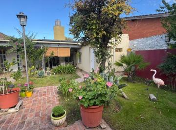 Casa · 270m² · 4 Ambientes · 2 Cocheras · Excelente Casa Apta Crédito en Villa Rosas
