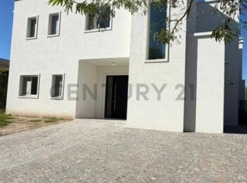 Casa · 201m² · 6 Ambientes · 3 Cocheras · Casa en Venta 6 Ambientes Al Agua - El Canton Norte, Escobar