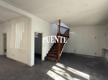 Casa · 221m² · 5 Ambientes · 1 Cochera · Casa en Venta con 3 Dorm., Garaje, Jardín y Piscina en Banfield Oeste.