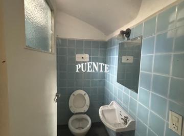 Casa · 221m² · 5 Ambientes · 1 Cochera · Casa en Venta con 3 Dorm., Garaje, Jardín y Piscina en Banfield Oeste.