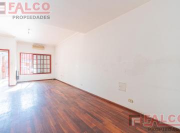Casa · 101m² · 4 Ambientes · 1 Cochera · Casa en Mataderos - 4 Ambientes - Jardin - Cochera