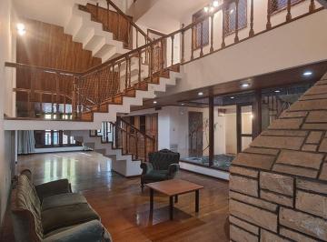 Casa · 665m² · 15 Ambientes · 1 Cochera · Casa en Alquiler en La Plata