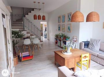 PH · 154m² · 4 Ambientes · 1 Cochera · Triplex en Beccar en Venta con Jardín