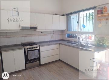 PH · 154m² · 4 Ambientes · 1 Cochera · Triplex en Beccar en Venta con Jardín