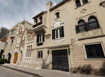 Casa · 300m² · 5 Dormitorios · Pasaje Malasia y Gorostiaga