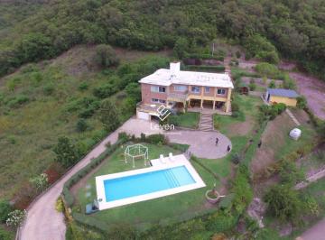 Casa · 682m² · 7 Ambientes · 2 Cocheras · Casa en Calamuchita