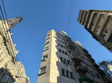 Departamento · 56m² · 3 Ambientes · Departamento en Venta en Centro con Balcón