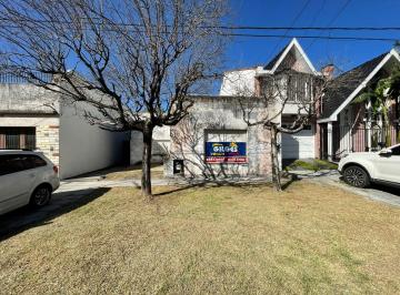 Terreno · 100m² · 3 Ambientes · 1 Cochera · Venta Lote 10x30 en Ramos Mejia