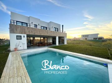 Casa · 238m² · 5 Ambientes · 3 Cocheras · Casa en Venta en Puertos, Escobar, G. B. a. Zona Norte