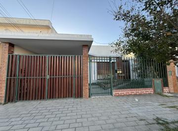 Casa · 80m² · 3 Ambientes · 1 Cochera · Casa en Wilde