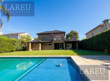 Casa · 209m² · 6 Ambientes · 3 Cocheras · Casa en Alquiler en La Delfina