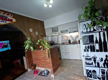 PH · 72m² · 3 Ambientes · 1 Cochera · PH 3 Ambientes en Venta con Cochera Patio y Sin Expensas Lanús Oeste