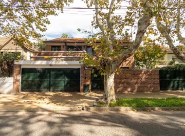 Casa · 257m² · 6 Ambientes · 5 Cocheras · Cómoda y Funcional Casa en Venta en El Sector Más Lindo de Olivos, Vicente López.