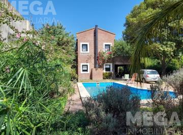 Casa · 90m² · 9 Ambientes · 2 Cocheras · Casa en Venta - Colastine