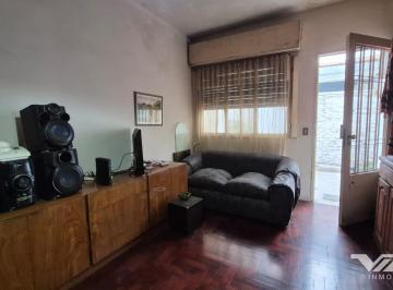 PH · 54m² · 3 Ambientes · En Venta PH 3 Amb. con Patio. V. Martelli, Vicente López