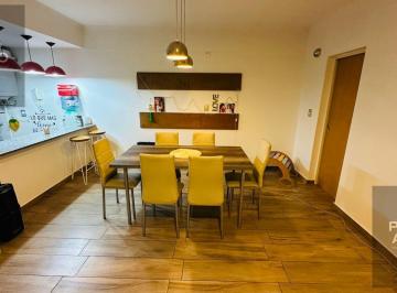 Casa · 70m² · 3 Ambientes · 1 Cochera · Venta de Casa. 3 Dorm. 136 Entre 33 y 34.