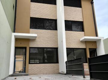 Casa · 225m² · 5 Ambientes · 2 Cocheras · Exclusivas Unidades en Triplex de Categoría a Estrenar de 5 Ambientes y 200 m Cubiertos.