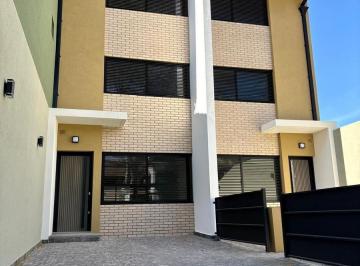 Casa · 225m² · 5 Ambientes · 2 Cocheras · Exclusivas Unidades en Triplex de Categoría a Estrenar de 5 Ambientes y 200 m Cubiertos.