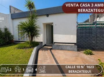 Casa de 3 ambientes, Berazategui · Venta Casa 3 Ambientes con Parque y Garaje Pasante Berazategui Centro