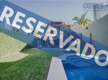 Casa · 312m² · 6 Ambientes · 1 Cochera · Casa de 6 Ambientes 3 Baños Doble Cochera Jardín y Pileta en Villa Pueyrredon Lote 8,66x35