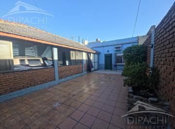 PH · 68m² · 2 Dormitorios · Impecable PH Al Frente con Entrada Independiente y Cochera Doble - Sarandi