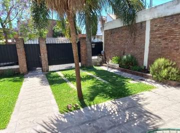 JSP-JS1-5118_2 · Venta | Casa en Banfield. Pileta, Jardín y Patio.