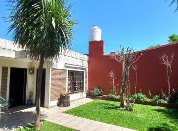 JSP-JS1-5118_2 · Venta | Casa en Banfield. Pileta, Jardín y Patio.