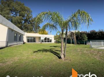 Casa · 226m² · 8 Ambientes · Casa en Fincas del Sur 2