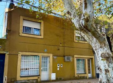 Casa · 200m² · 9 Ambientes · Casa de Dos Plantas a m de Avellaneda