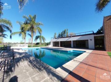 Casa · 480m² · 7 Ambientes · 7 Cocheras · Casa Quinta Arana 3 Dorm., Quincho y Pileta