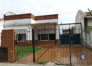 Casa · 119m² · 7 Ambientes · 4 Cocheras · Venta de 2 Casas Sobre un Lote en Haedo