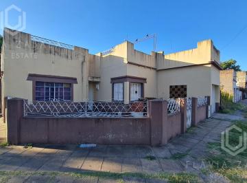 Casa · 73m² · 3 Ambientes · 1 Cochera · Venta Casa Tres Ambientes con Terraza y Cochera en Villa Bosch