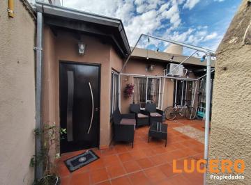 PH · 45m² · 5 Ambientes · 1 Cochera · Hermoso PH con Parrilla y Patio en Morón