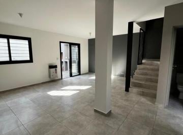 PH · 80m² · 7 Ambientes · 1 Cochera · Alquiler Duplex 3 Dorm. en Housing Barrio Lomas del Chateau