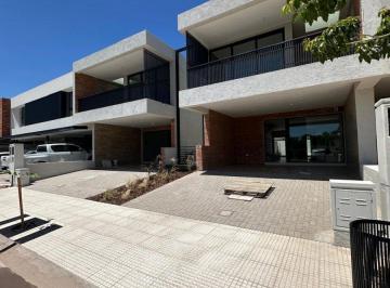 Casa · 170m² · 10 Ambientes · 2 Cocheras · Alquiler Duplex 3 Dorm. en La Luisita