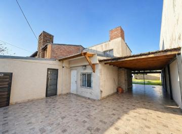 Casa · 260m² · 5 Ambientes · 1 Cochera · Los Paraisos 2200
