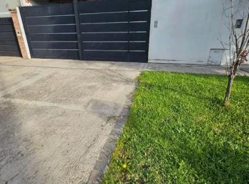 Casa de 3 ambientes, Almirante Brown · Casa en Venta de 3 Ambientes Muy Luminosa.